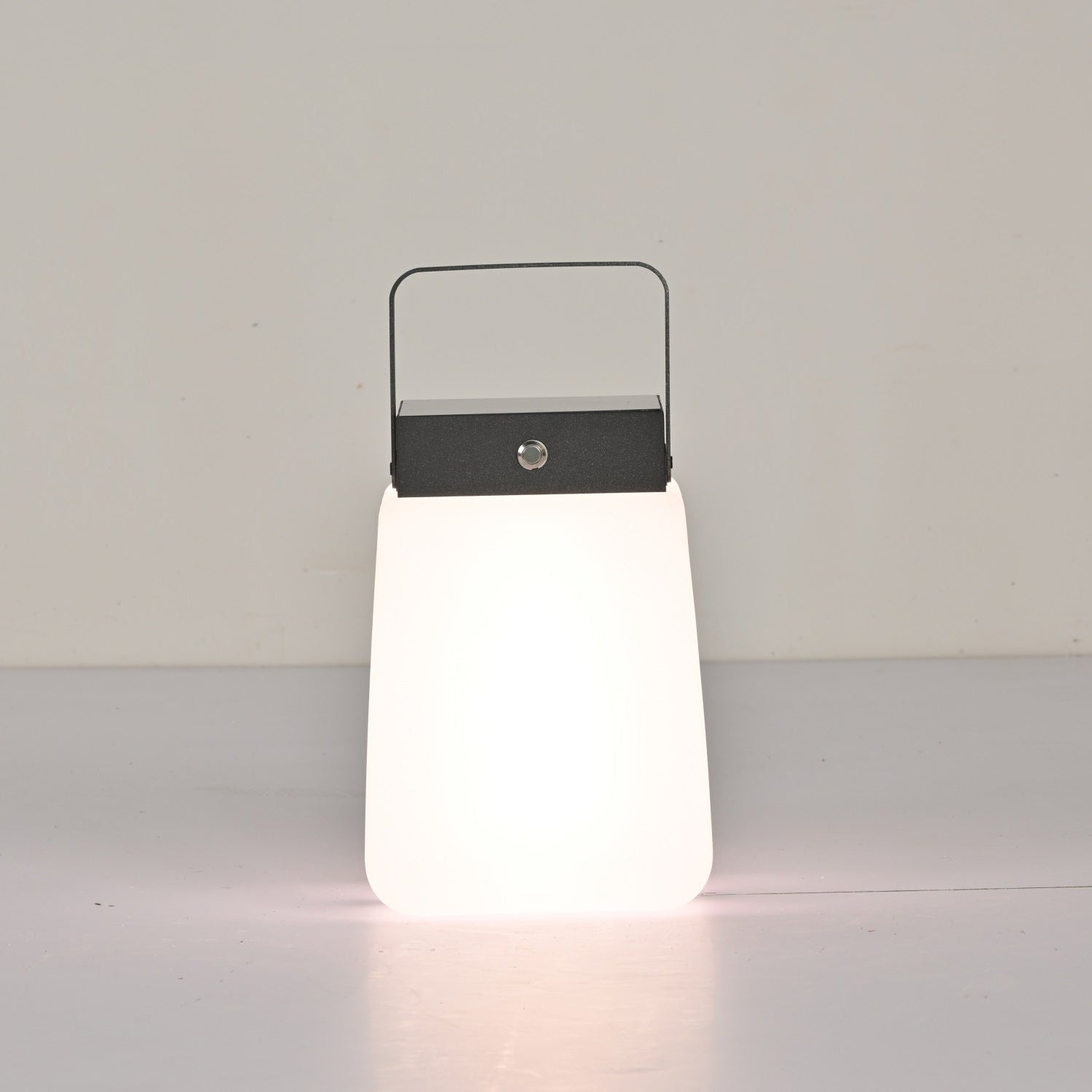Tragbare Außenlaterne – Modernes LED-Licht für Garten &amp; Terrasse
