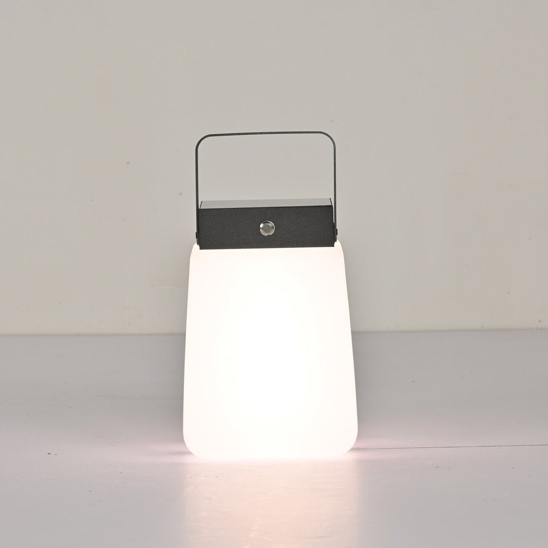 Tragbare Außenlaterne – Modernes LED-Licht für Garten &amp; Terrasse