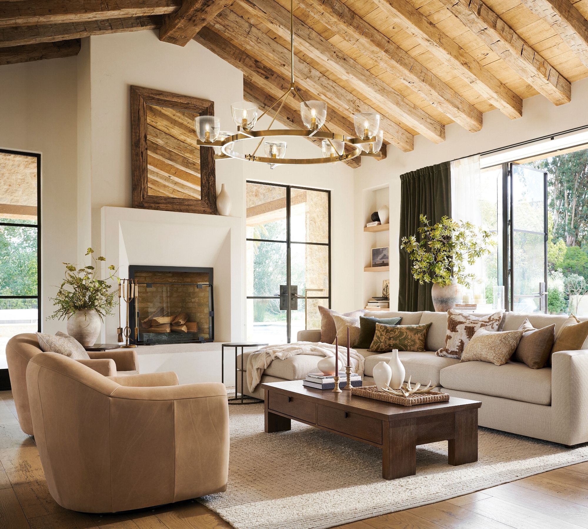 Auria Hand-blown Glass Metal Chandelier - Contemporary Brass Design