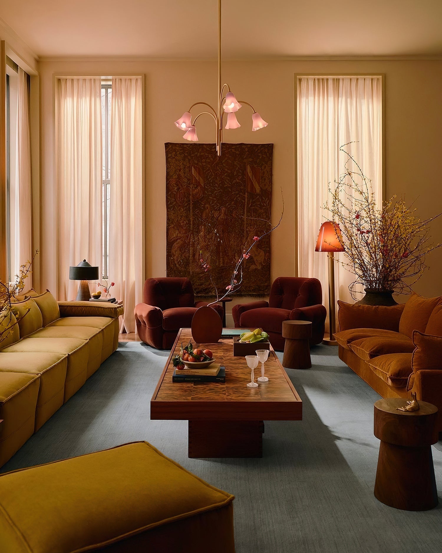 Bellina Moderner romantischer Kronleuchter – Botanisches Liliendesign mit Glasblumen