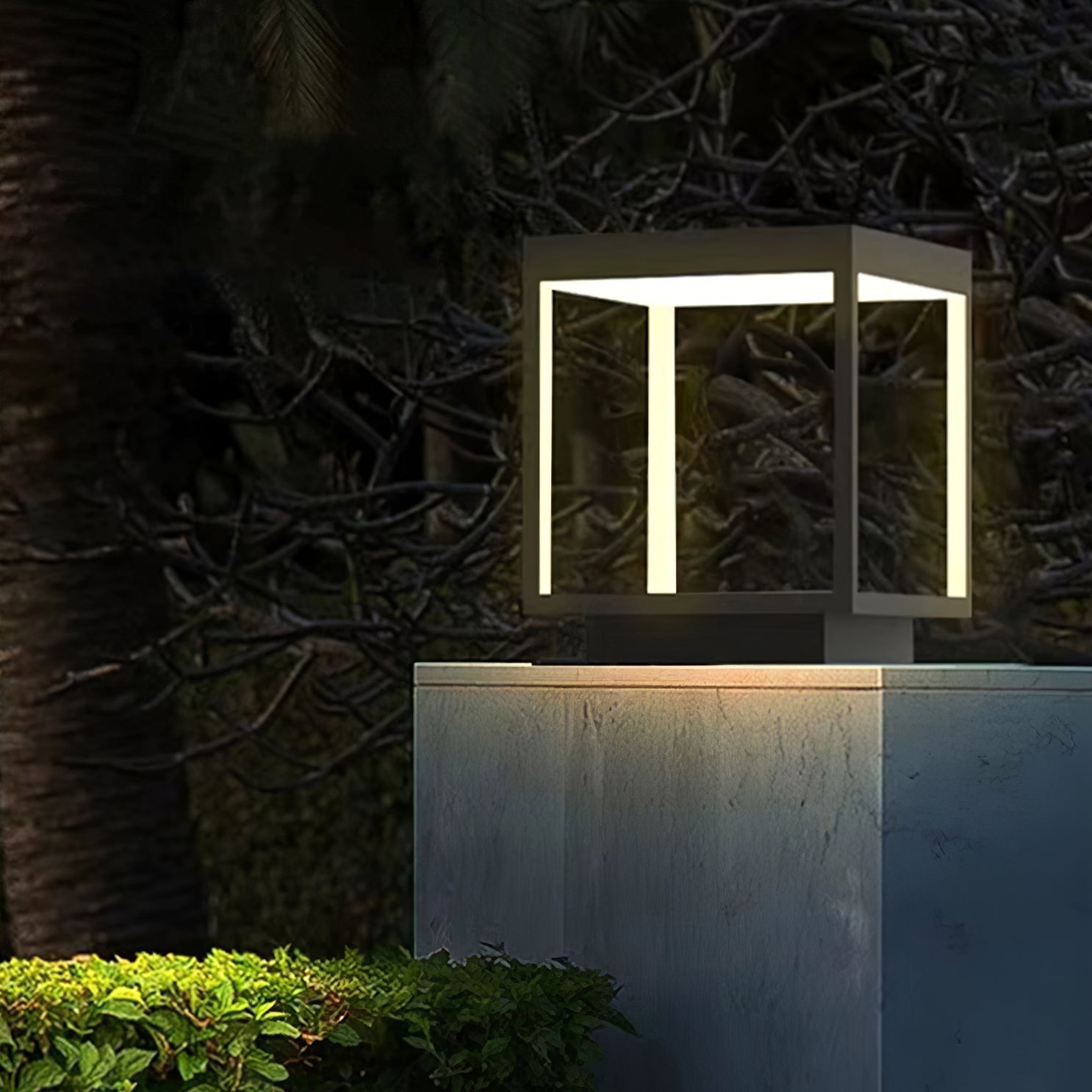 Square Frame Outdoor Post Light - Garden Lamp for Patio & Pathway