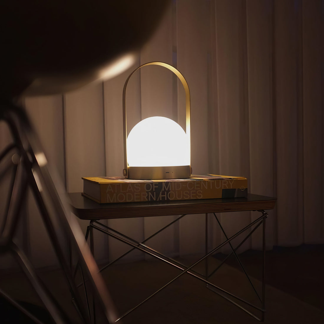 Tragbare Akku-Tischlampe – Moderne Lampe für Schreibtisch und Schlafzimmer