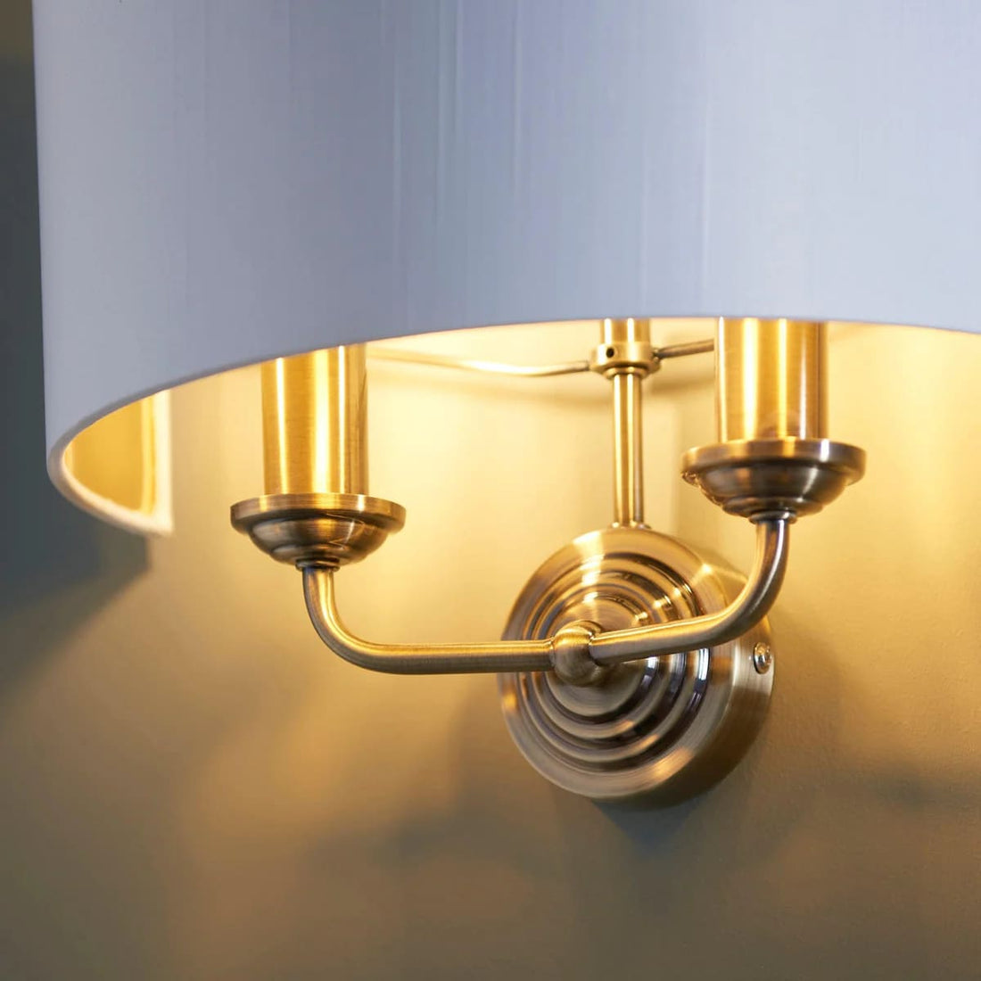 Tela Classic Wall Sconce with Fabric Shade – Elegant Metal Finish Wall Light for Living Room / Bedroom