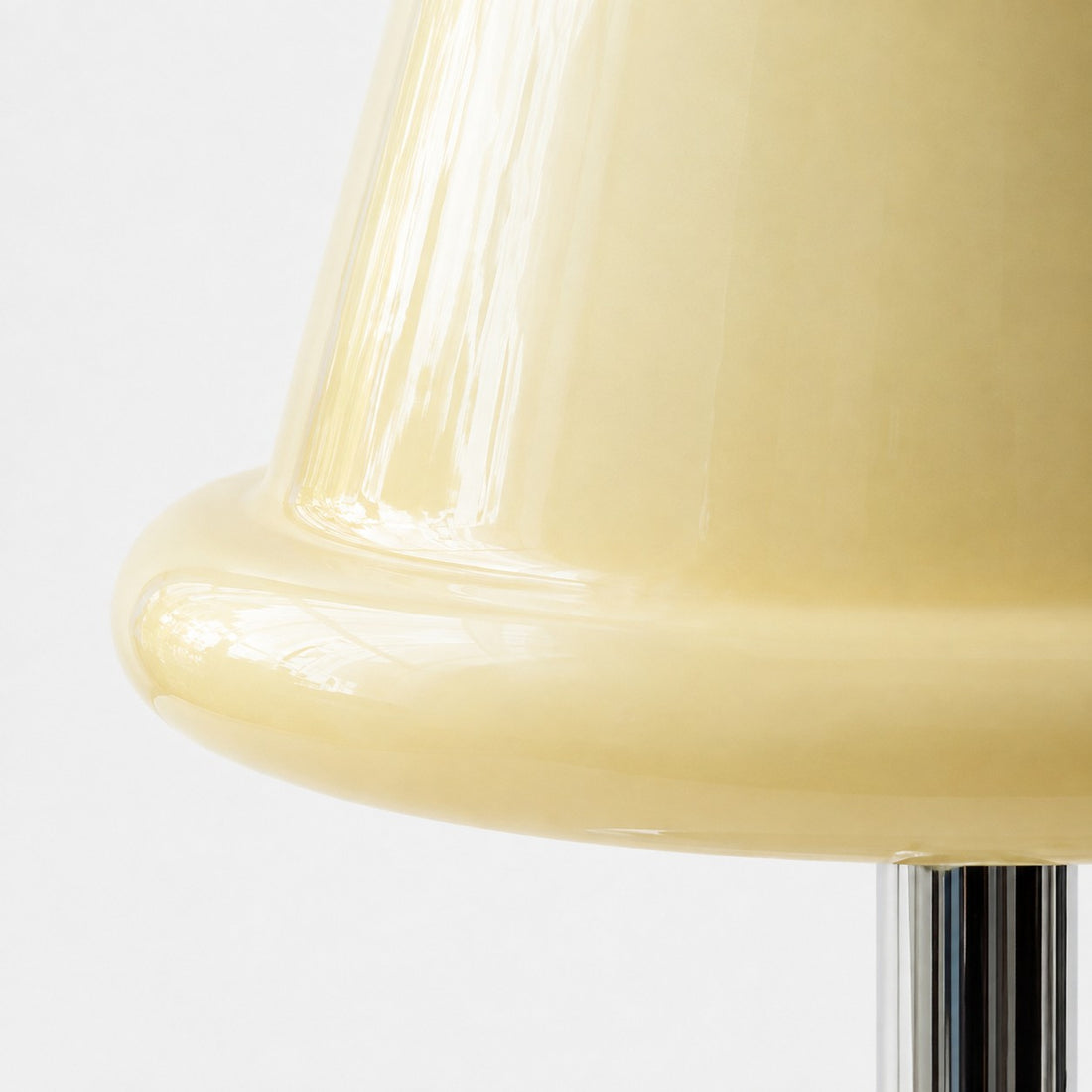 Skulpturale Tischlampe aus Glas