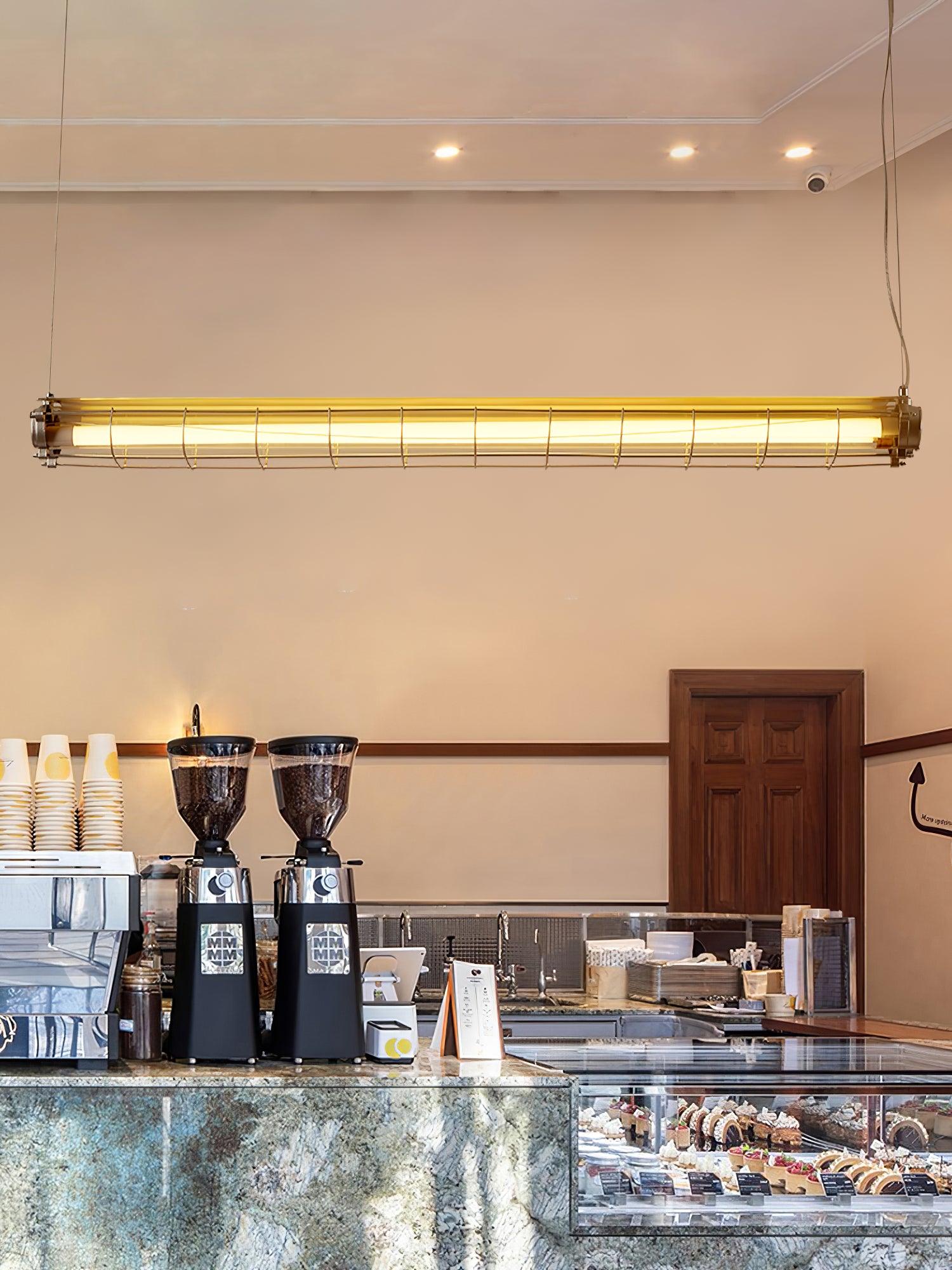 Kronleuchter aus Glas mit linearem Charakter, handgefertigt, klares Gusseisen, Metall, glatt, funkelnd