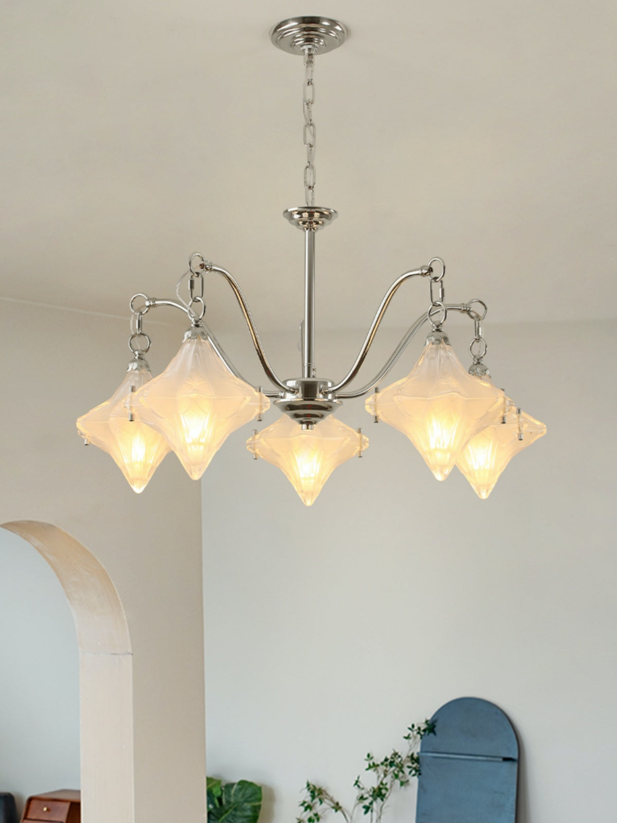 Art Deco Astris Star Kronleuchter - Milchglas-Dekoleuchte für Esszimmer 