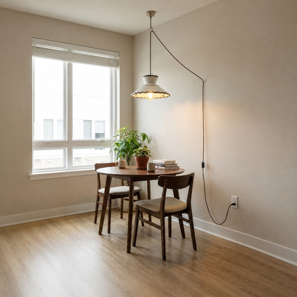 Handbemalte Pendelleuchte aus Keramik mit Muschelkante und Stecker