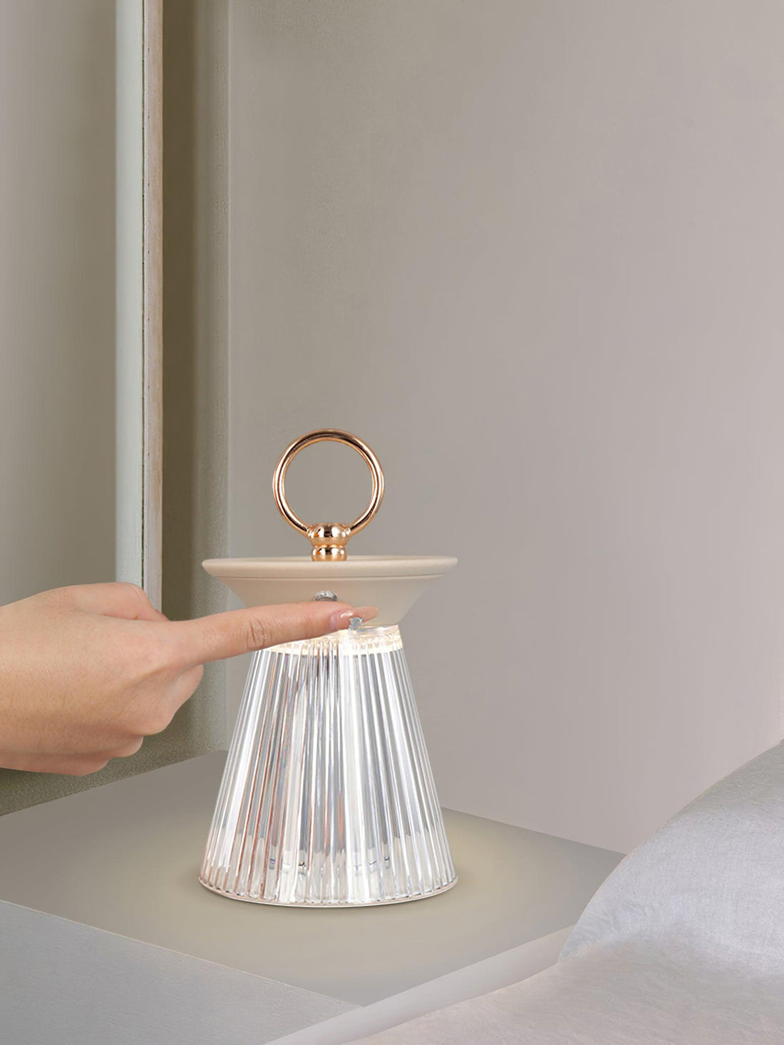 Gerippte Acryl-Tischlampe – USB-integriertes Batterielicht für Schlafzimmer