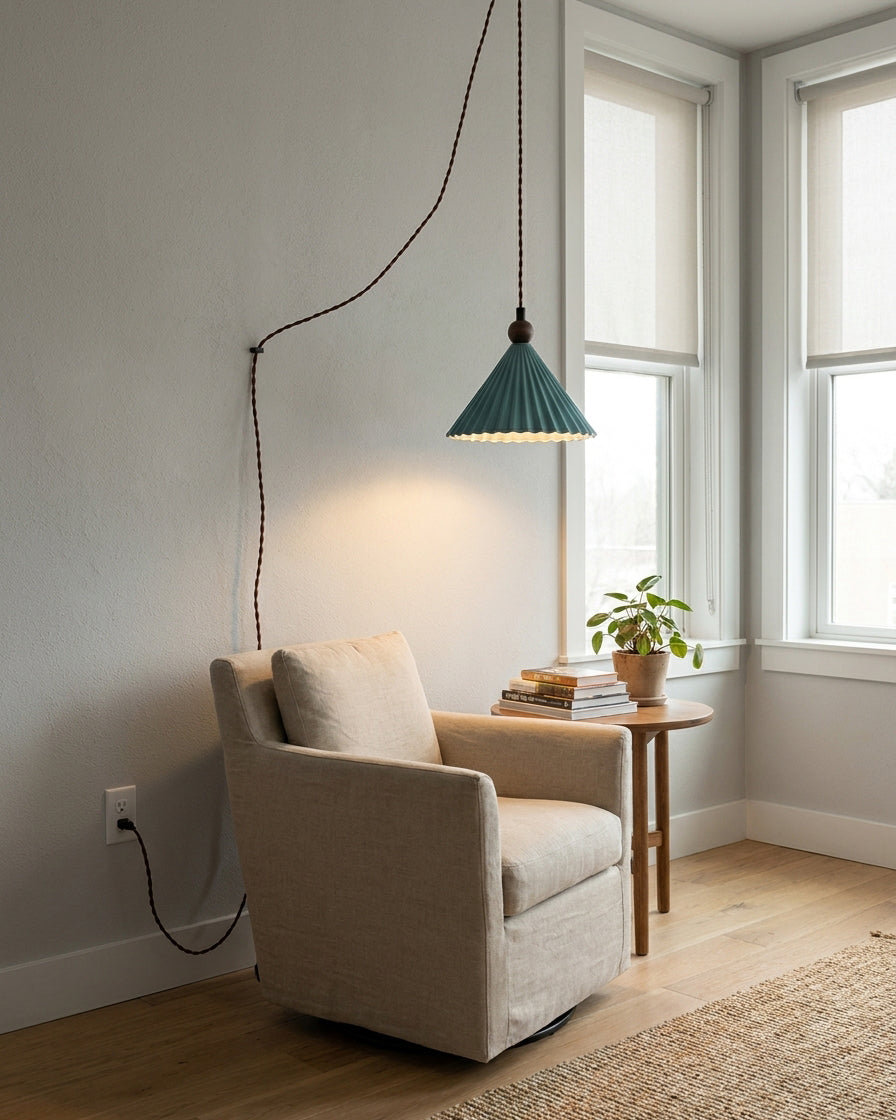 Gefaltete Keramik-Pendelleuchte mit Stecker und Zugkabel