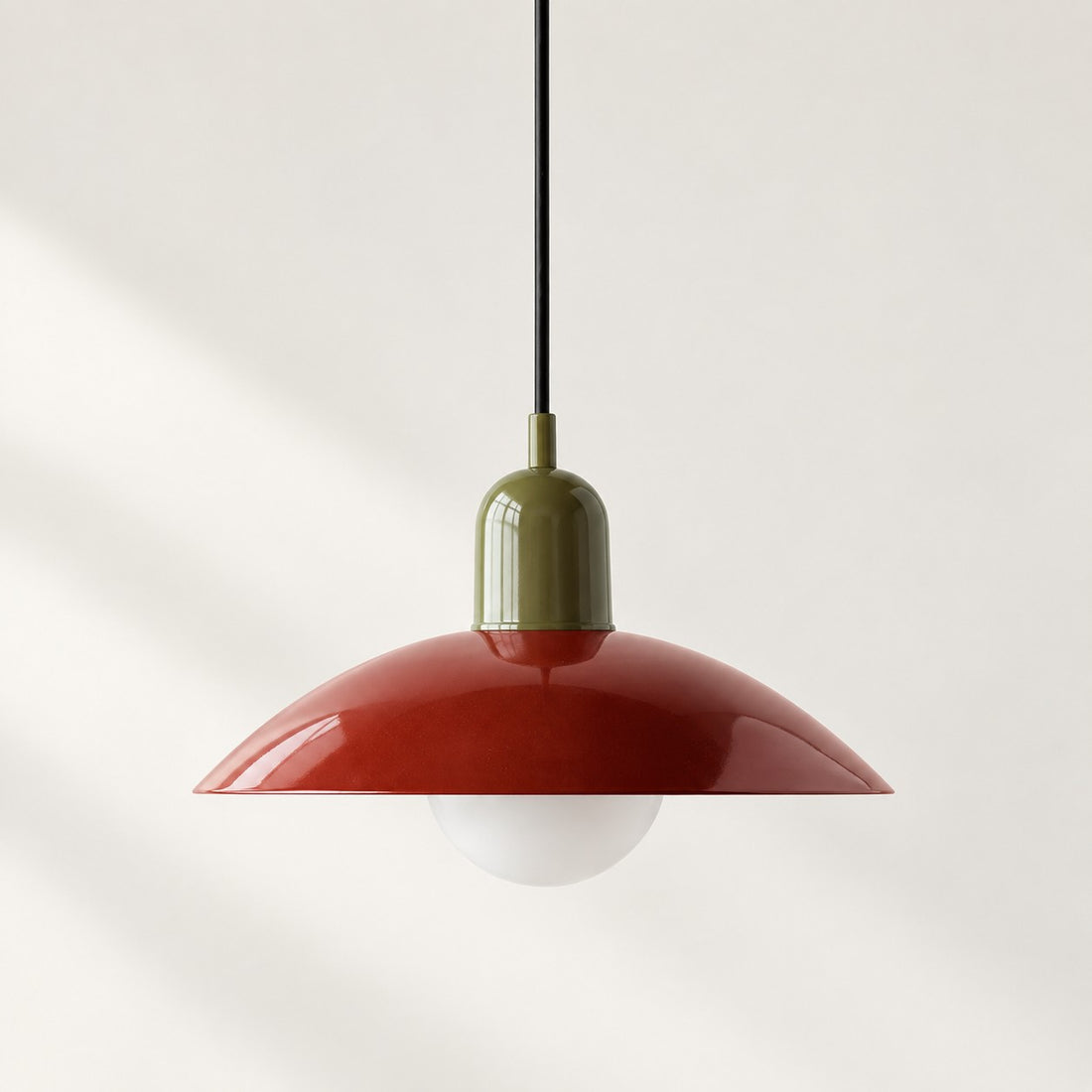 Pendelleuchte im Stil der Mid-Century-Bauhaus-Bewegung für das Esszimmer mit Stecker