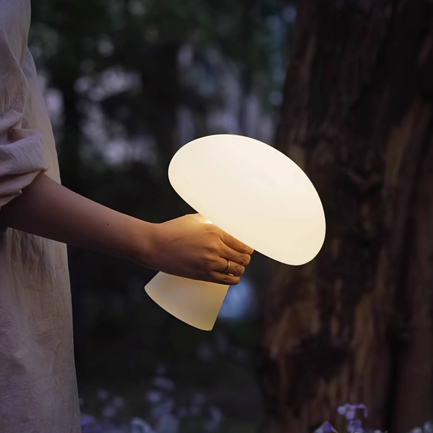 Tragbare Tischleuchte – wiederaufladbare moderne Lampe für Terrasse und Garten