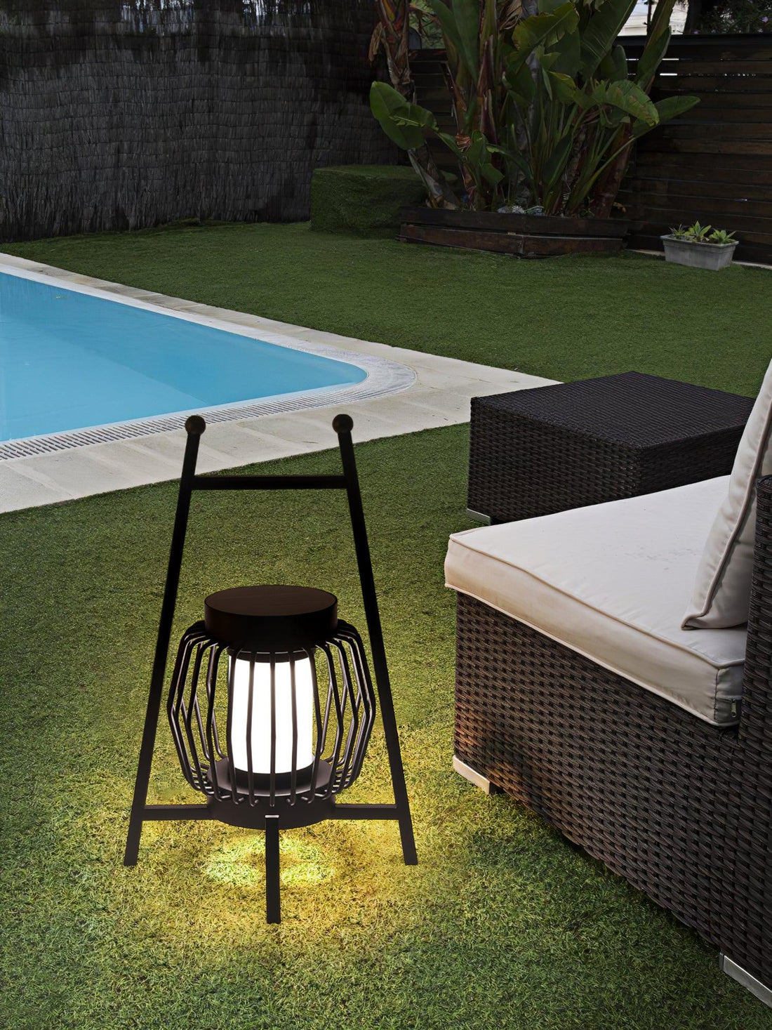 Tischlampe aus Edelstahl für den Außenbereich – gemütliche, langlebige Lampe für den Garten