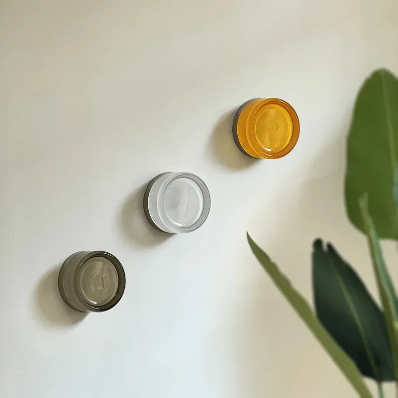Minimalistische runde Wandlampe aus Acryl mit Grübchen