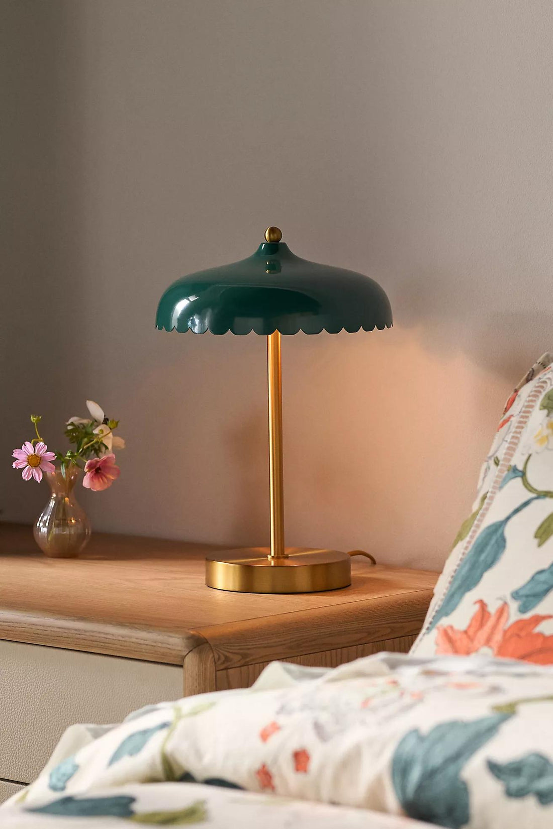 Rayla Curved Metal Base Table Lamp - Retro Scallop Light for Bedroom