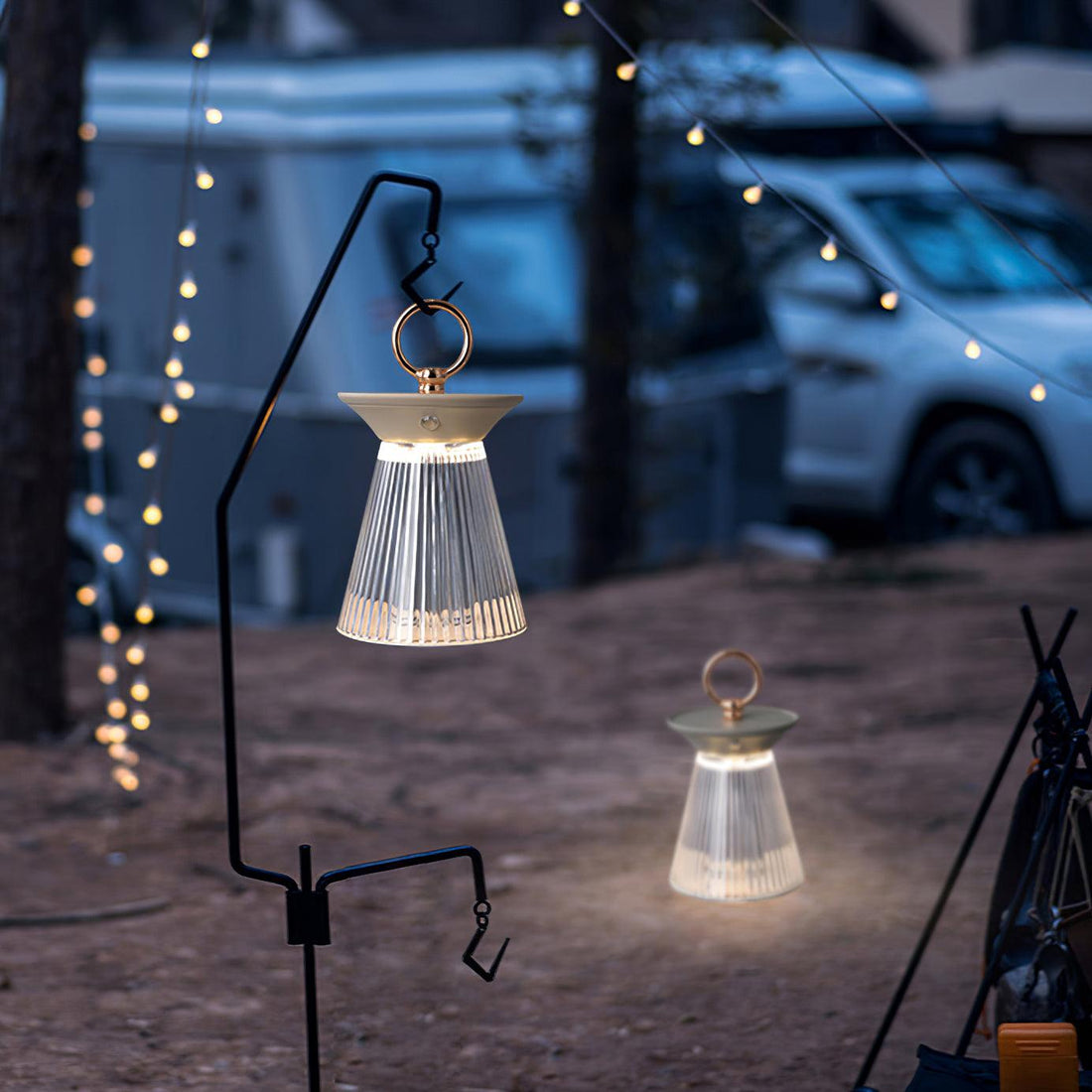Gerippte Acryl-Tischlampe – USB-integriertes Batterielicht für Schlafzimmer