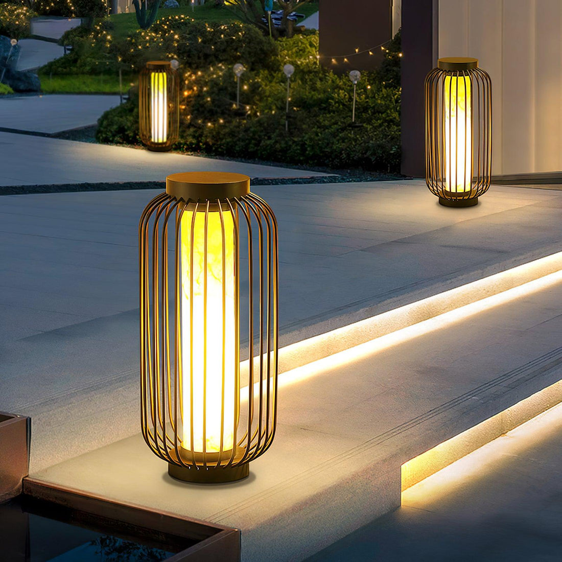 Metal Outdoor Table Lamp - Elegant Weather-Proof Lamp for Patio