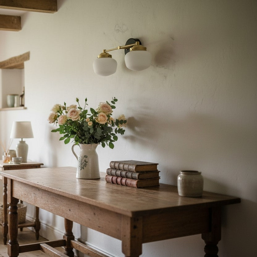 Opalglas Art Deco Vanity Light - Badezimmer-Wandleuchte mit weißen Glasschirmen