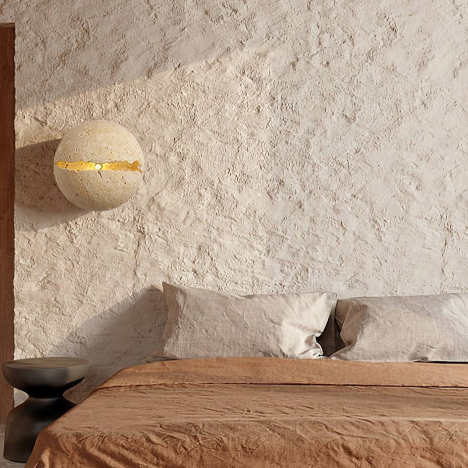 Moderne dekorative Wandleuchte aus Travertin-Kunstkugeln