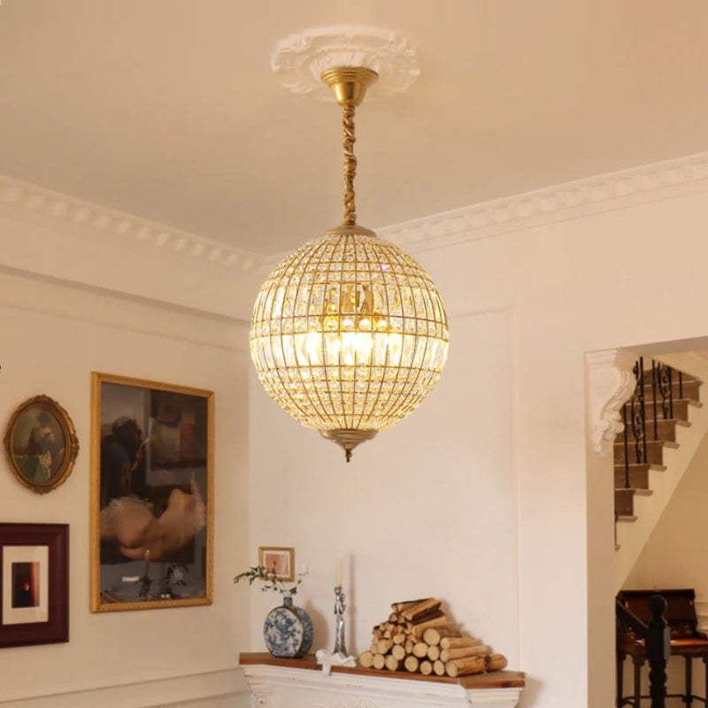 Kronleuchter aus Messing im mittelalterlichen Design mit Kugelkristall