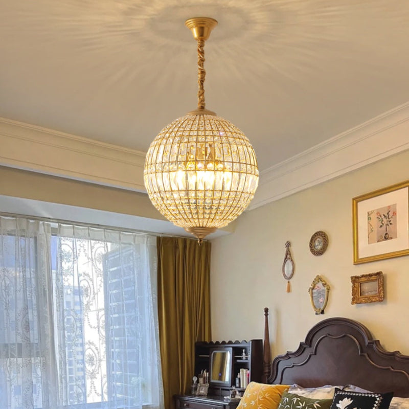 Kronleuchter aus Messing im mittelalterlichen Design mit Kugelkristall