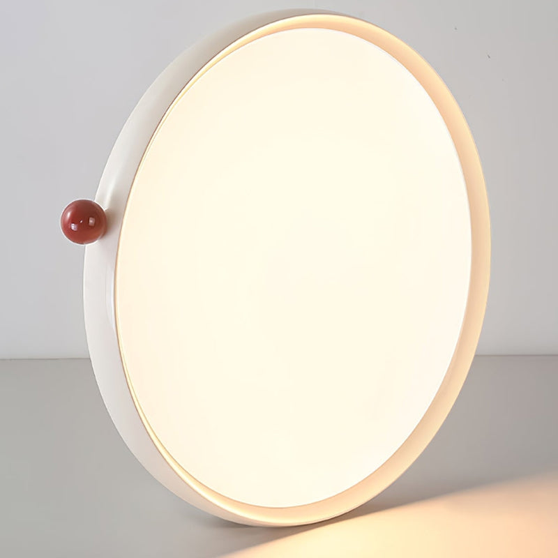 Minimalistische cremefarbene Deckenlampe mit dünner Scheibe