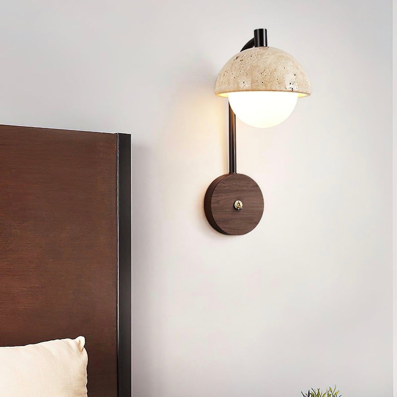 Minimalistische Halbkuppel-Wandleuchte aus Travertinstein