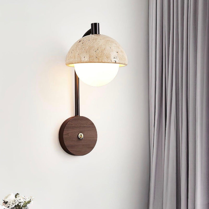 Minimalistische Halbkuppel-Wandleuchte aus Travertinstein