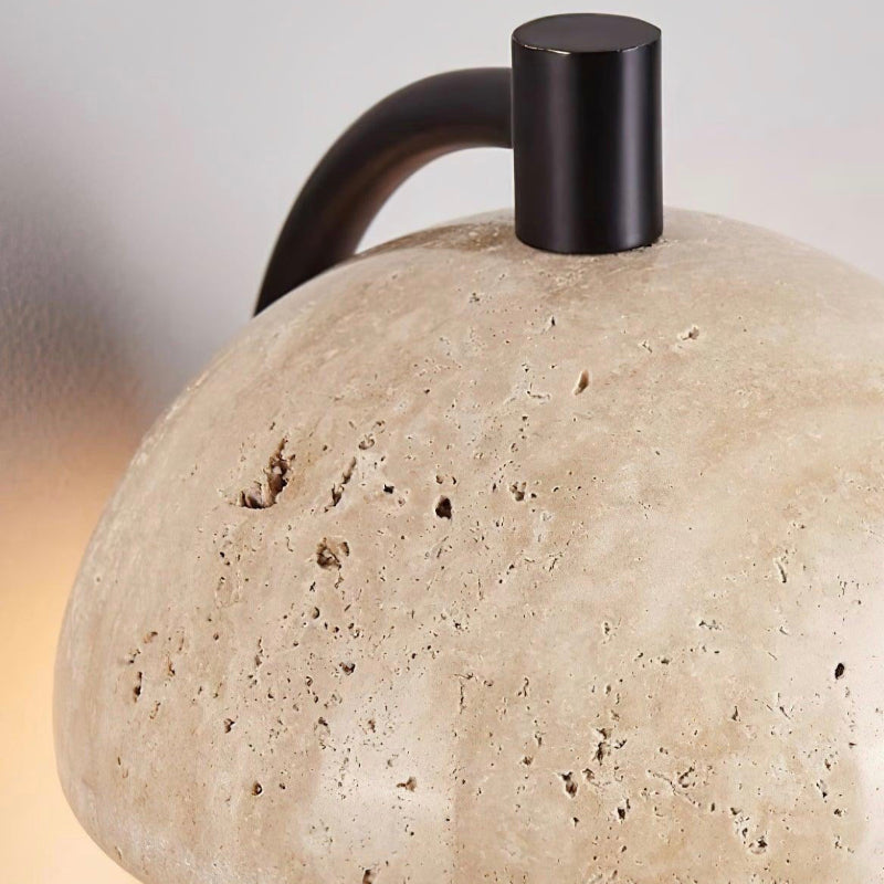 Minimalistische Halbkuppel-Wandleuchte aus Travertinstein