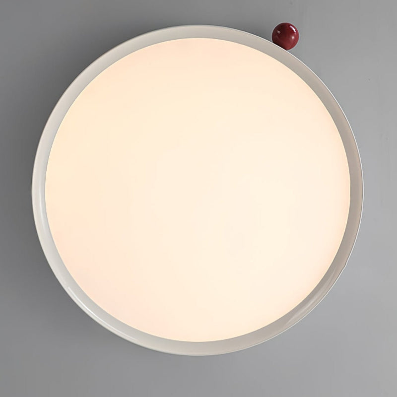 Minimalistische cremefarbene Deckenlampe mit dünner Scheibe