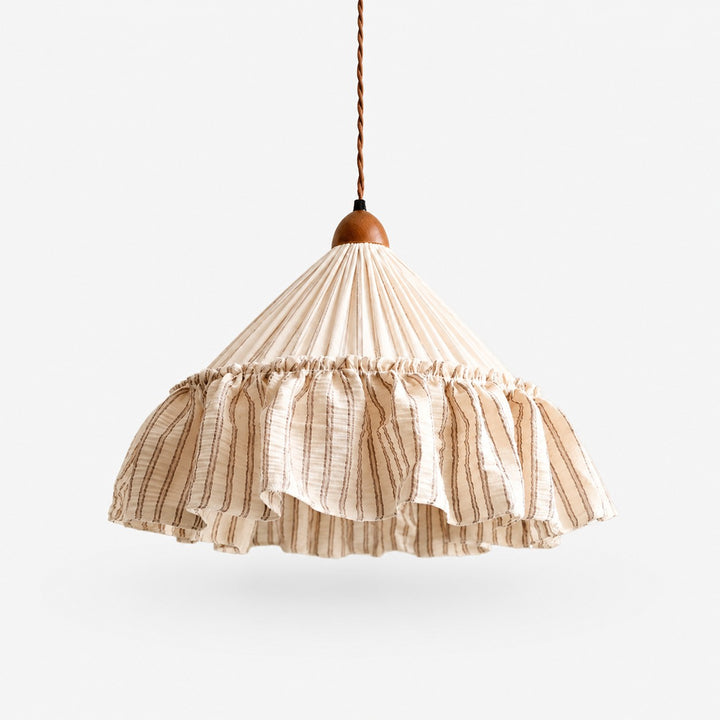 Pendelleuchte aus gerafftem Stoff im französischen Landhausstil
