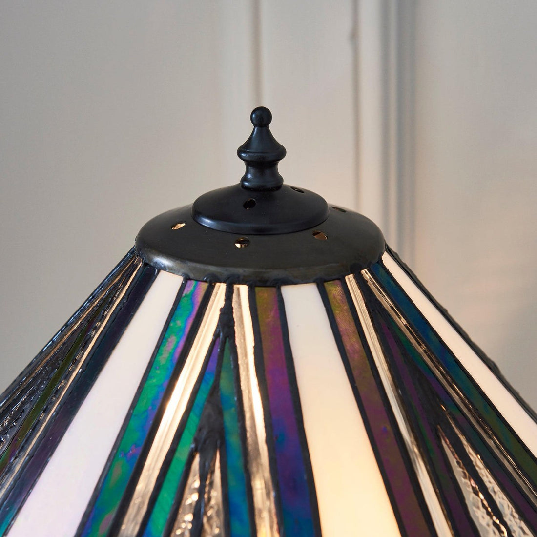TF Astoria Art Deco Stained-Glass Table Lamp – Bevelled & Iridescent Shade for Bedroom or Living Room