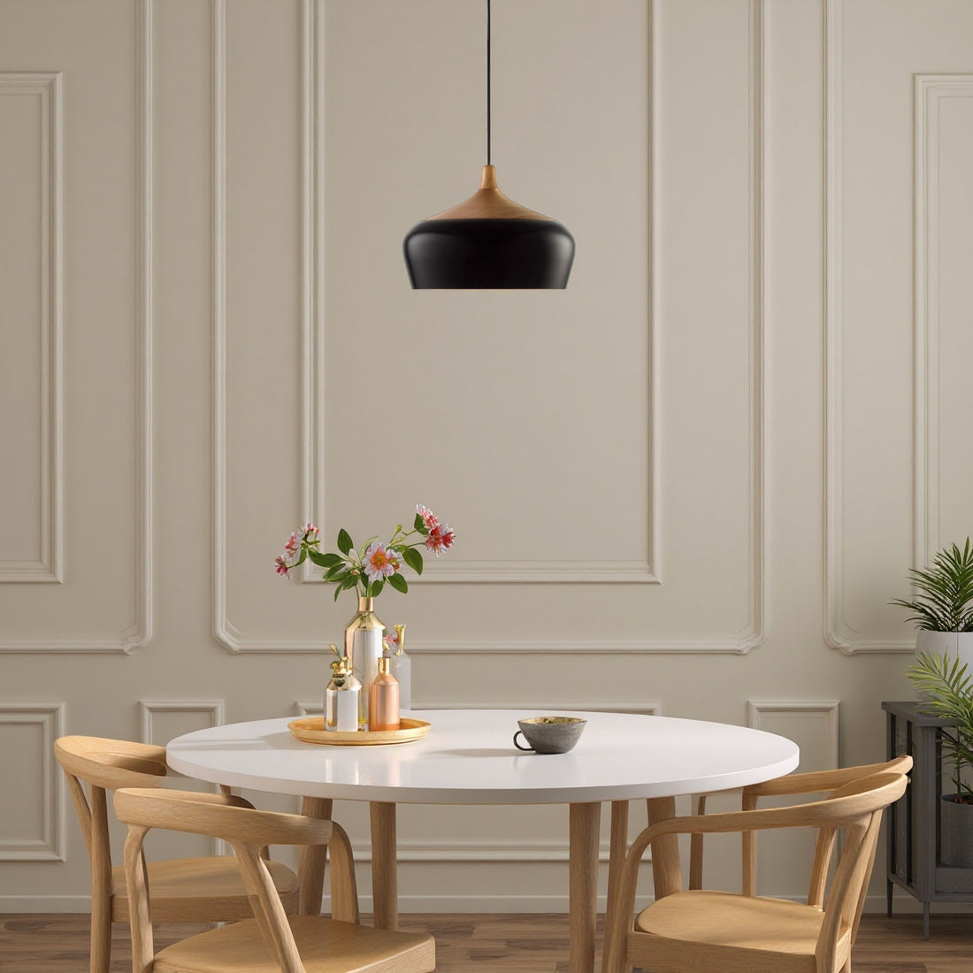 Minimalistische Pendelleuchte in Schalenform in Schwarz-Weiß