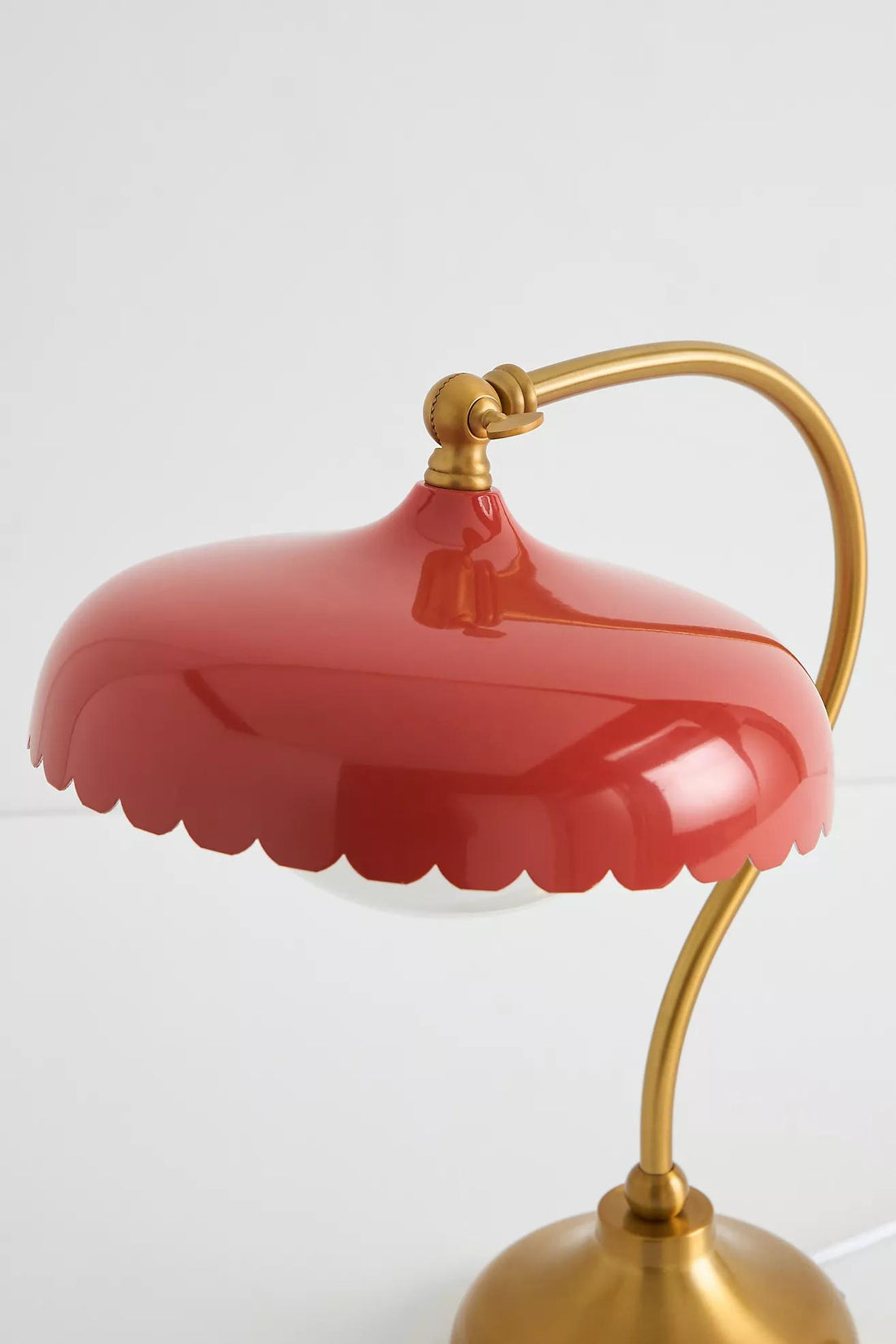 Rayla Curved Metal Base Table Lamp - Retro Scallop Light for Bedroom