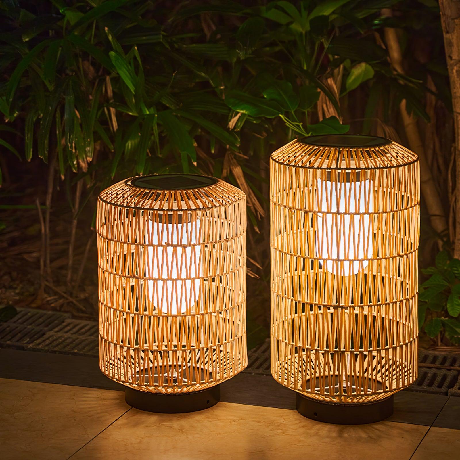 Außenlampe aus geflochtenem Rattan – traditionelles Handwerkslicht für Ecken