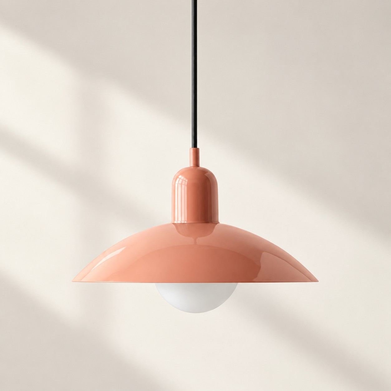 Pendelleuchte im Stil der Mid-Century-Bauhaus-Bewegung für das Esszimmer mit Stecker
