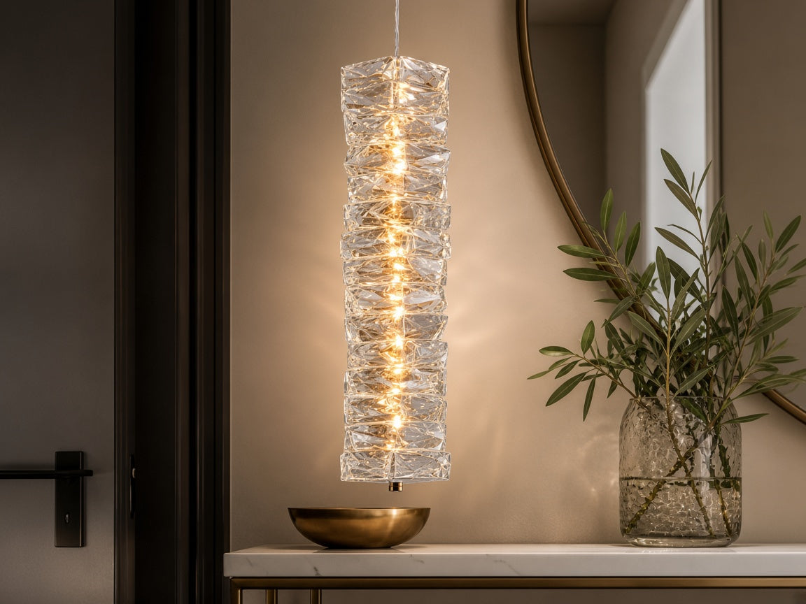 Skulpturale LED-Hängelampe in Kristallsäulenform