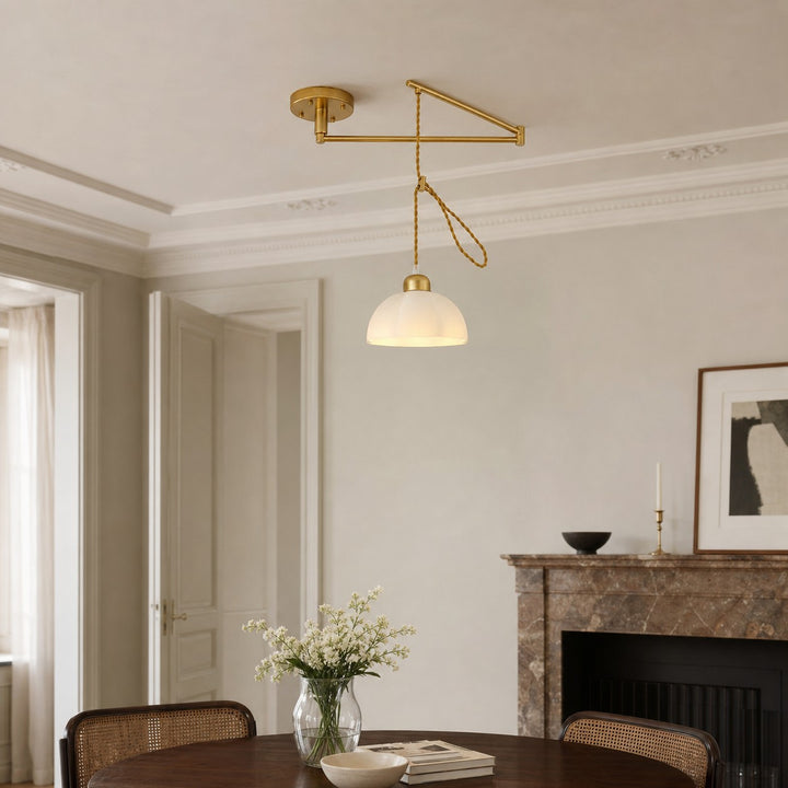 Moderne Pendelleuchte mit verstellbarem Schwenkarm