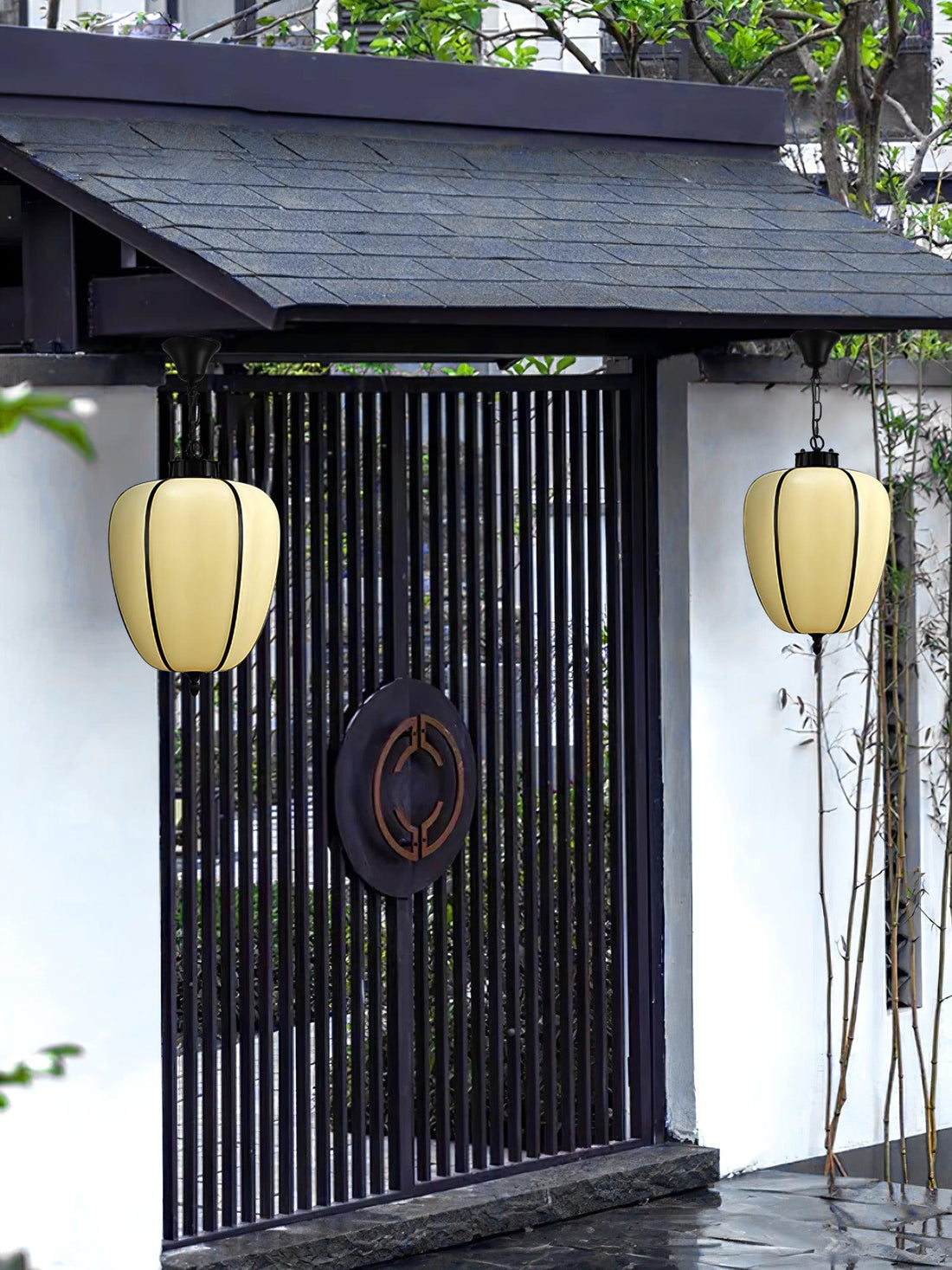 Metal Outdoor Pendant Light - Classic Weatherproof Lamp for Garden