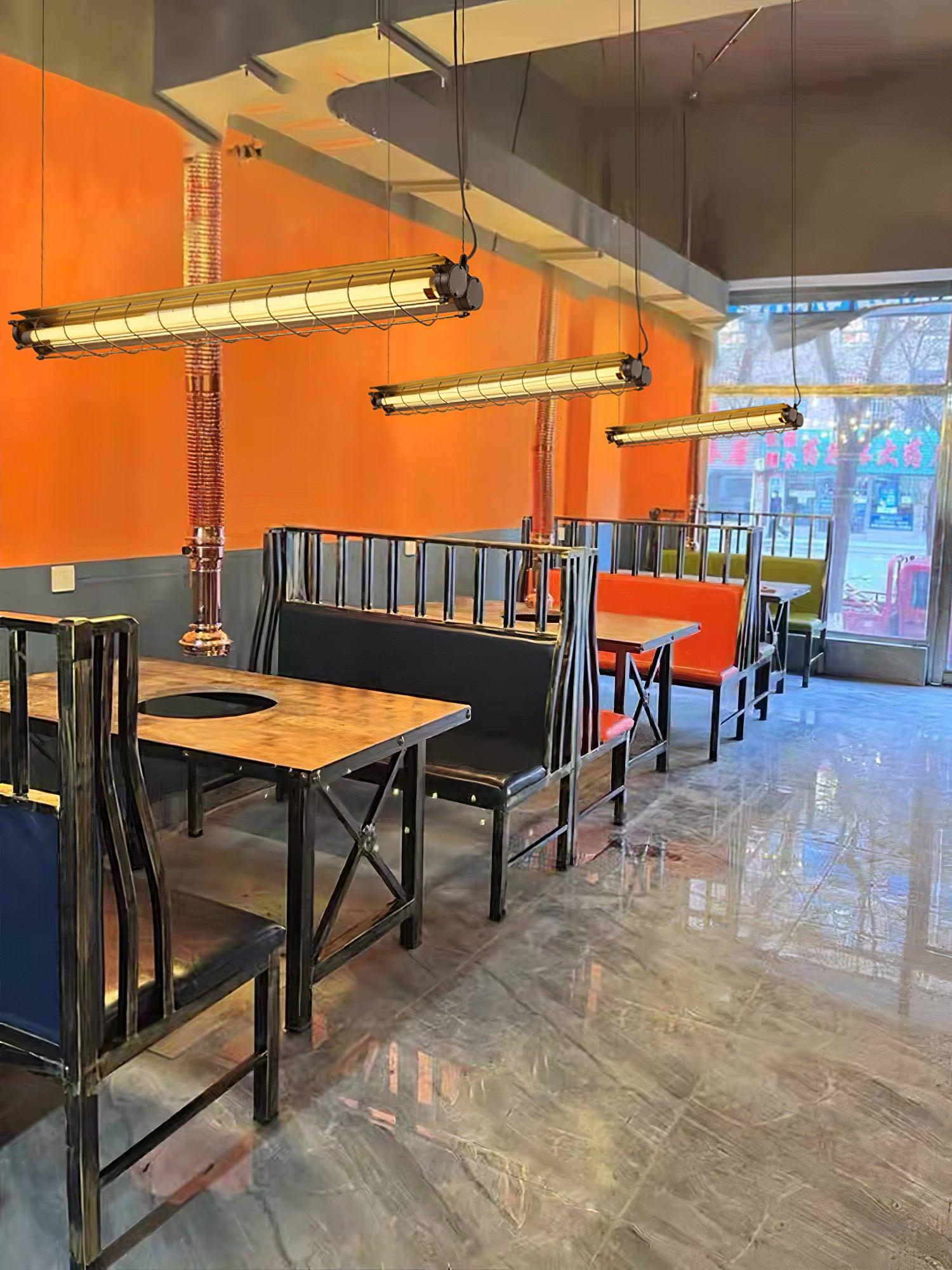 Kronleuchter aus Glas mit linearem Charakter, handgefertigt, klares Gusseisen, Metall, glatt, funkelnd