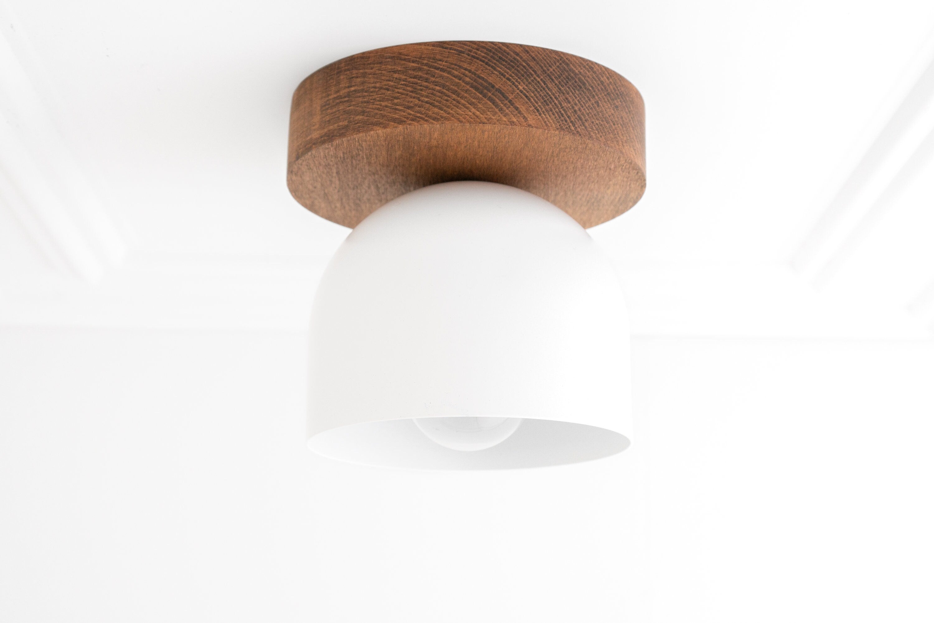 Metio Dome Moderne rustikale Deckenleuchte – Holz- und Metallfusion