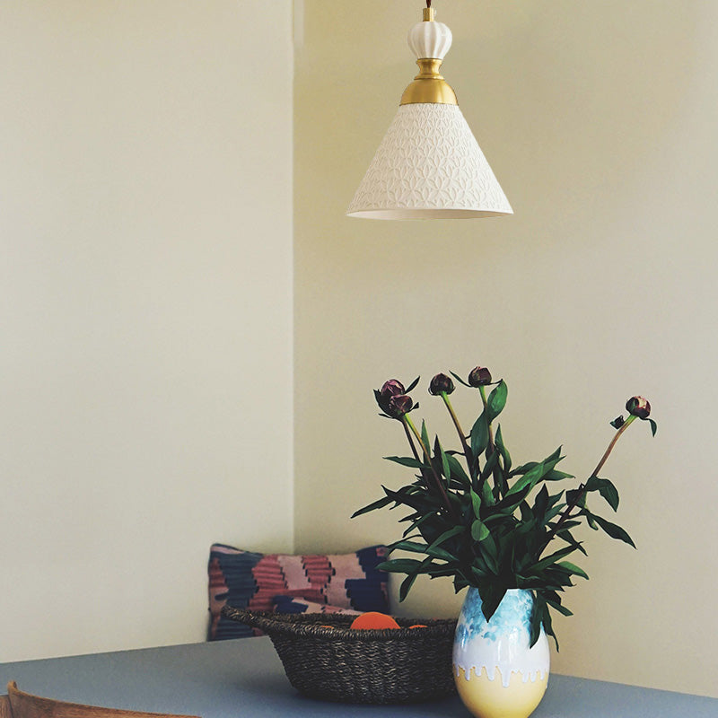 Pendelleuchte im raffinierten Stil mit warmen Tönen und Butterscotch-Messingkeramik für die Lounge