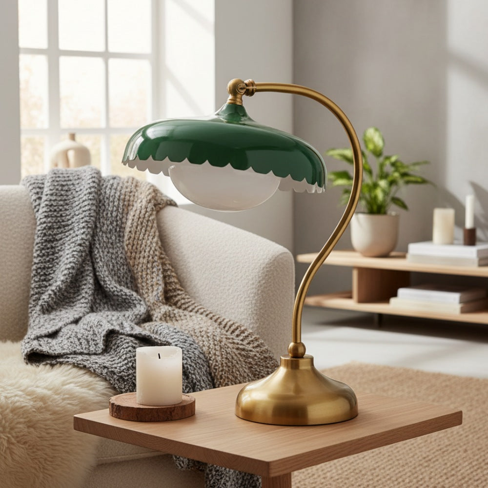 Rayla Tischlampe mit gebogenem Metallsockel – Retro-Muschelleuchte fürs Schlafzimmer