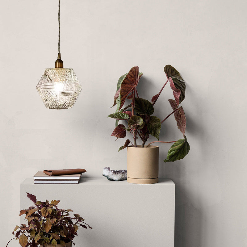 Skandinavische elegante kleine Pendelleuchte aus Messing mit polygonalem Glas für Schlafzimmer