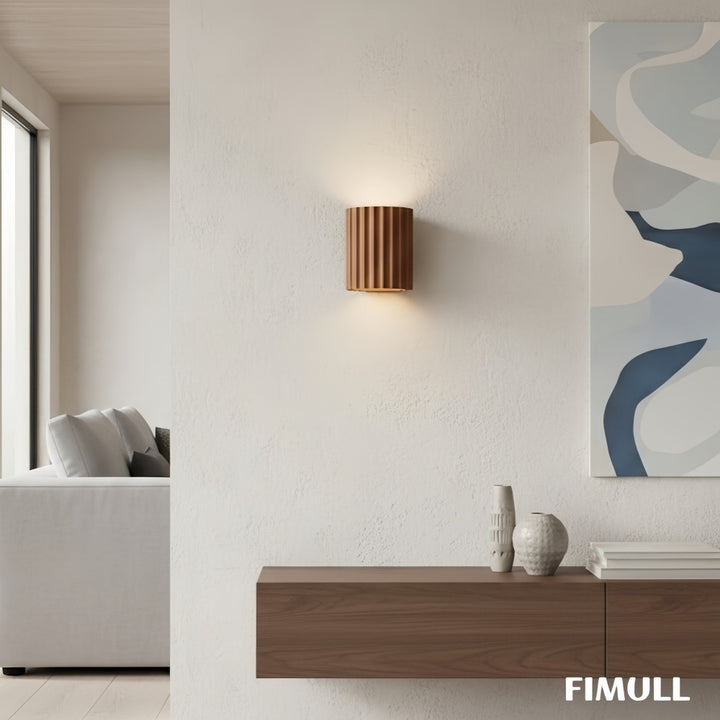 Moderne gerippte Wandleuchte – Skulpturale Akzentbeleuchtung für Wohnzimmer