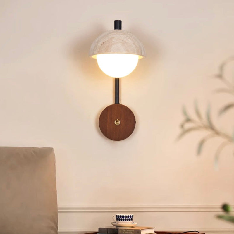 Minimalistische Halbkuppel-Wandleuchte aus Travertinstein