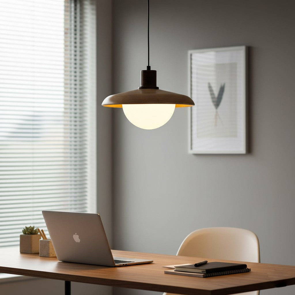 Stecker-Pendelleuchte aus Metall und Glas in Holzoptik