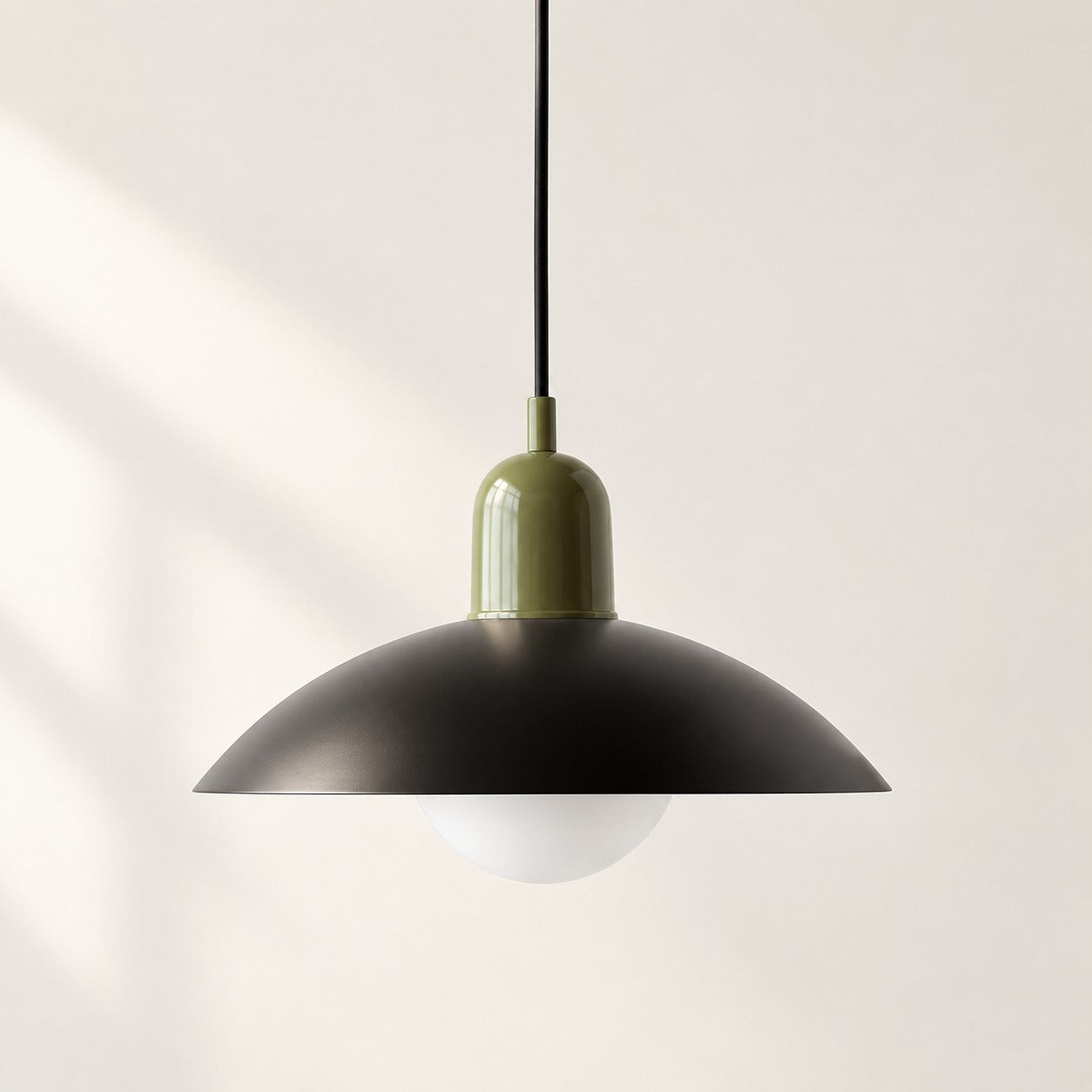Pendelleuchte im Stil der Mid-Century-Bauhaus-Bewegung für das Esszimmer mit Stecker