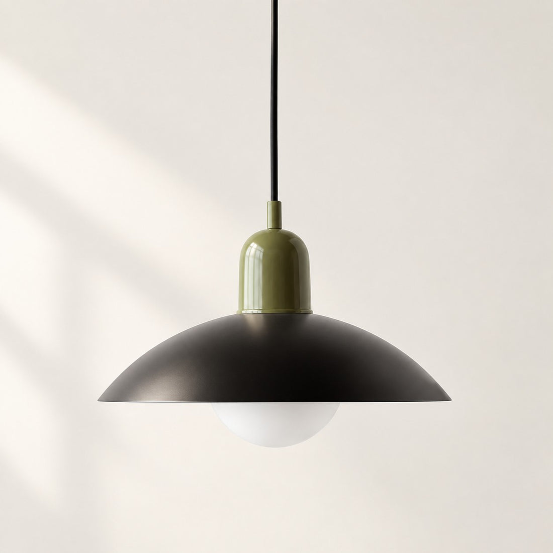Pendelleuchte im Stil der Mid-Century-Bauhaus-Bewegung für das Esszimmer mit Stecker