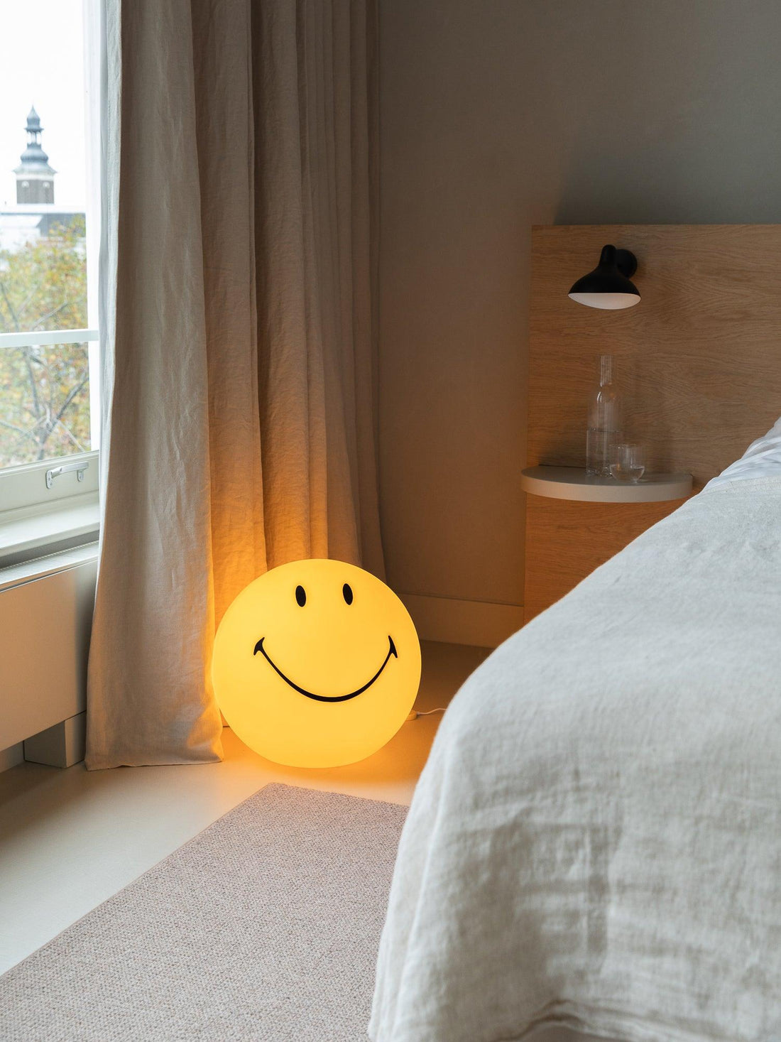 Smiling Wiederaufladbare Tischlampe - LED-Licht für Schlafzimmer &amp; Büro