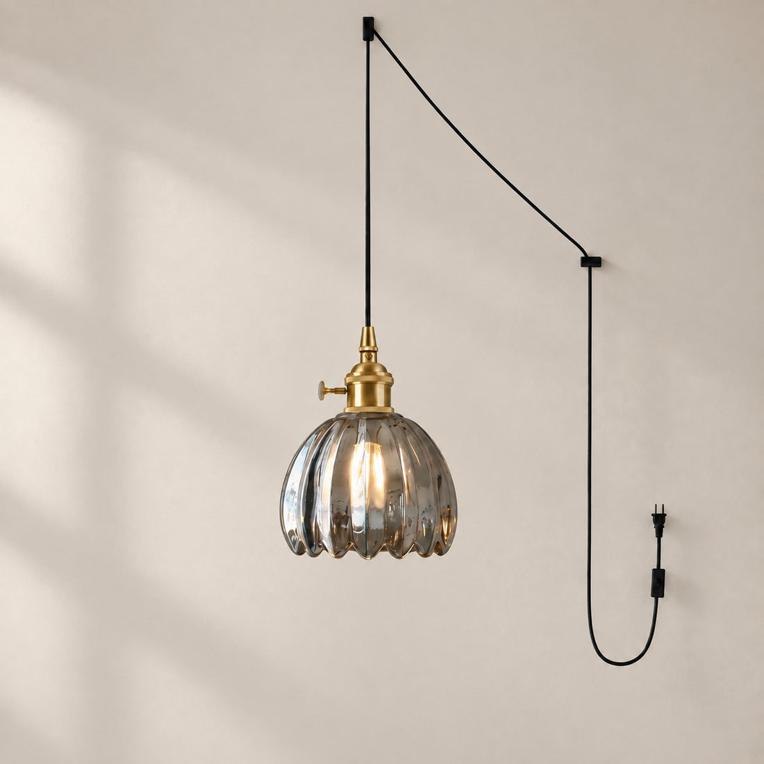 Vintage-Blüten-Pendelleuchte aus Glas mit Stecker